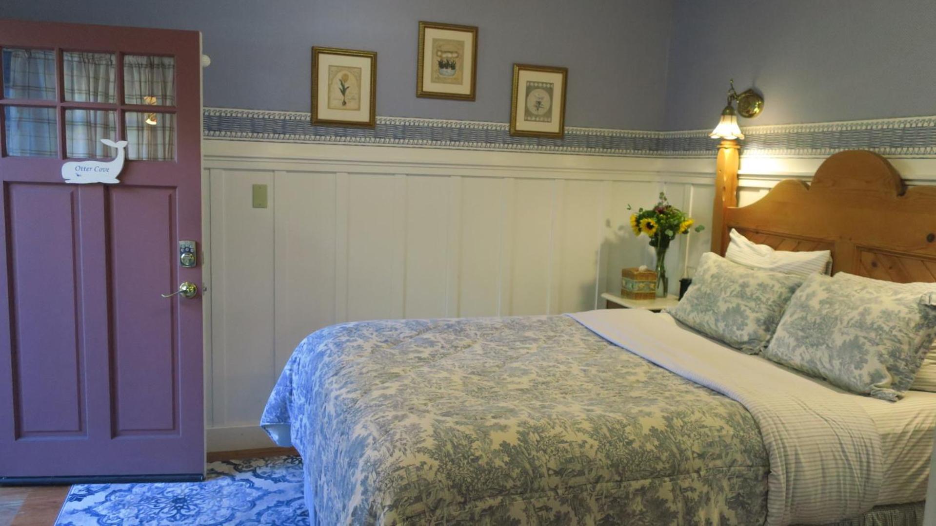 The Old St Angela Inn Pacific Grove Room photo