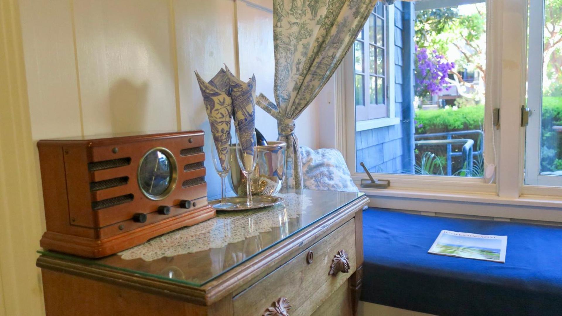 The Old St Angela Inn Pacific Grove Room photo